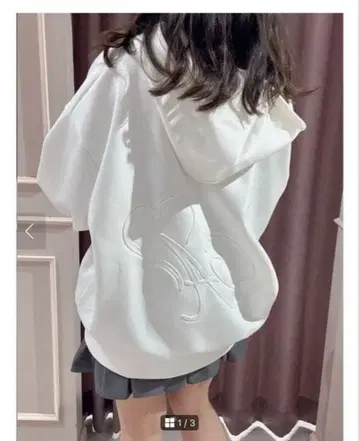 안미르 엠보싱 로고 후드티