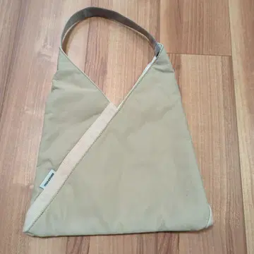 BRIEFING TILT TRIANGLE TOTE