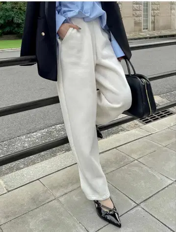 [ 시착만 한 상품 ] 리디 속기모 맨투맨 커브 팬츠 아이보리