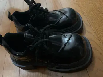 블랙 통굽 로퍼