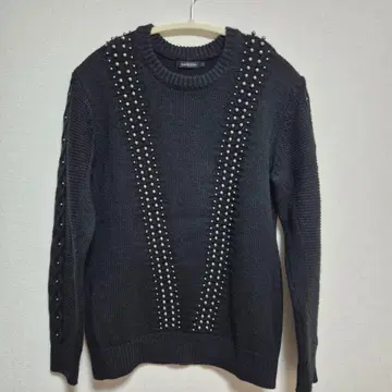 LOVELESS 스터드 장식 니트 스웨터