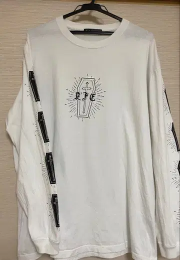 [ REFLEM ] 코핀 프린트 롱 슬리브 티셔츠