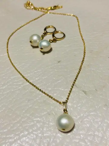 진주 목걸이와 귀걸이 세트