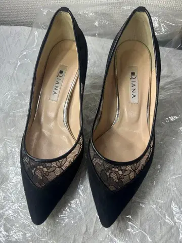 DIANA 블랙 스틸레토 힐