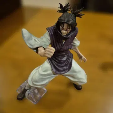 피규어 전투 포즈 보라색 의상 박스 없음