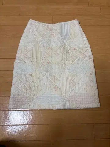 새상품급 케이스케칸다 퀼팅 스커트 자수 패치워크