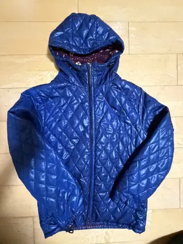 네이비 퀼팅 다운 자켓, 짧은 기장, 후드 부착 다운, 파랑, Y2K