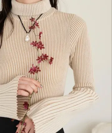 hinari 바이컬러 리브 플레어 니트 베이지