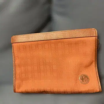 오렌지 메쉬 포켓 부착 클러치백