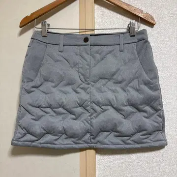 데상트 그레이 퀼팅 다운 스커트