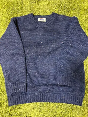 네이비 크루넥 니트 스웨터 SOUNDS 'GOOOOD'