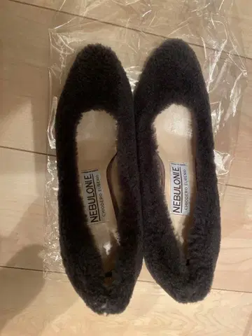 NEBULONE 다크 그레이 니트 하이힐 펌프스