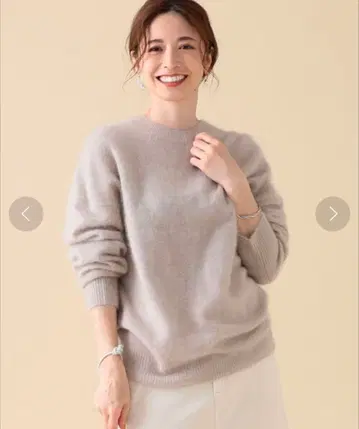 데밀룩스 빔즈 플러피 크루넥 니트 라쿤 100% 베이지