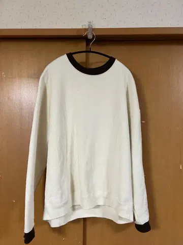 아이보리 크루넥 트레이닝복