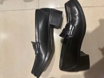 HARUTA 블랙 가죽 로퍼 중간 힐