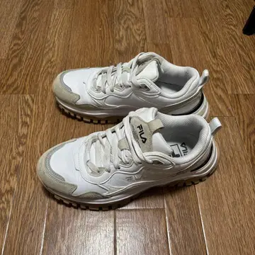 FILA 화이트 스니커즈 25cm