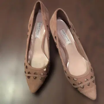 모드 에 자코모 carino 베이지 스웨이드 컷 아웃 펌프스