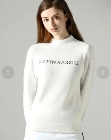 LUXEAKMPLUS 모크넥 플러피 니트 화이트