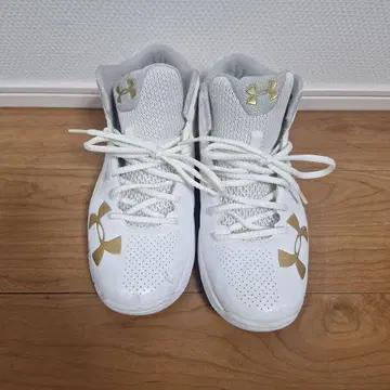 언더아머 실내용 신발