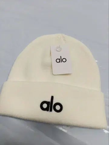 alo 화이트 니트 모자