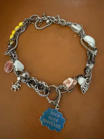 핸드메이드 참 포함 목걸이