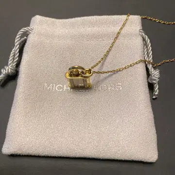 MICHAEL KORS 락형 목걸이
