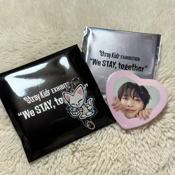 Stray Kids EXHIBITION 캔 배지, 아크릴 키링 세트