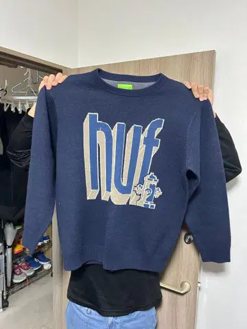 HUF 네이비 로고 스웨터