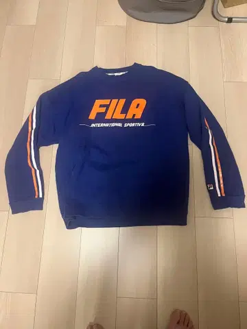 FILA 네이비 맨투맨