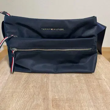 TOMMY HILFIGER 네이비 숄더백