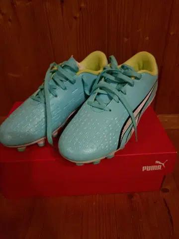 미사용 새상품 PUMA 축구 스파이크 20.5