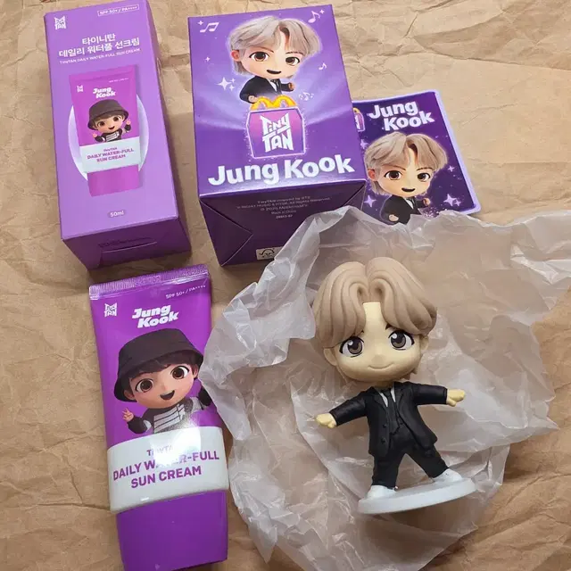 BTS 타이니탄 선크림 50ml (정국) & 맥도날드 해피밀 피규어 일괄