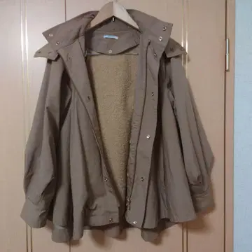 Emma Taylor 후드 부착 브라운 마운틴 파카