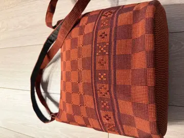 브라운 체크 무늬 숄더백