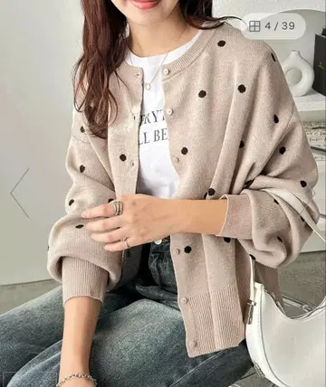 베이지 도트 무늬 니트 가디건 새상품