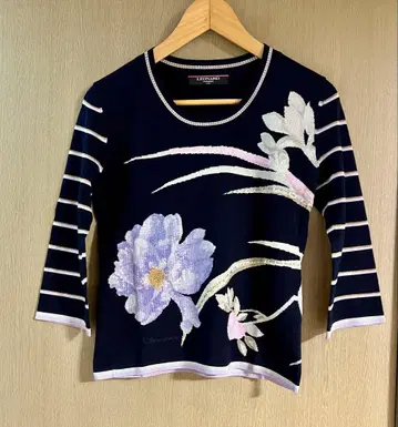 레오나르 실크&코튼 네이비 꽃무늬 7부 소매 니트 사이즈 M