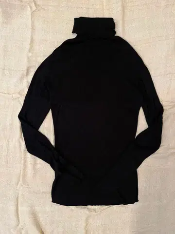 실크 100 리브 터틀 긴팔 블랙