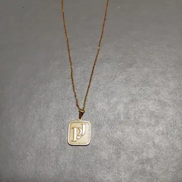 골드 로고 플레이트 목걸이