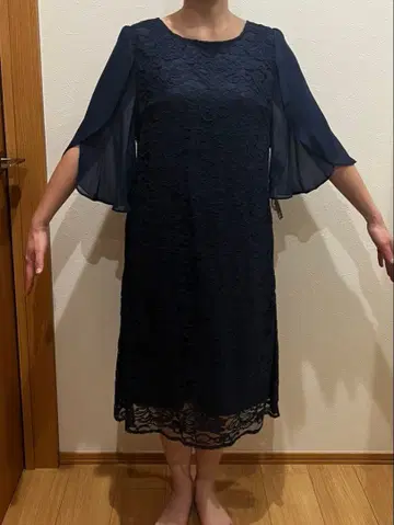네이비 레이스 드레스 플레어 슬리브