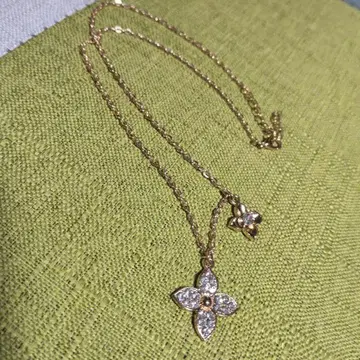 꽃 모티브 목걸이