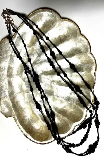 [J & R] 비즈 3연 스트랜드 목걸이 블랙