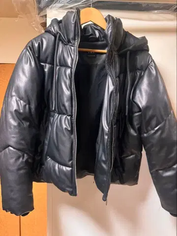 ZARA 블랙 후드 부착 다운 자켓 S