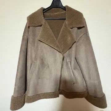 레이 카즌 페이크 무스탕 코트