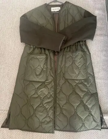 Ray BEAMS 퀼팅 소매 절개 코트