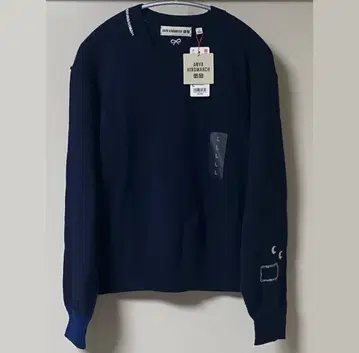 유니클로 안야 힌드마치 프리미엄 라무 크루넥 스웨터 네이비 L