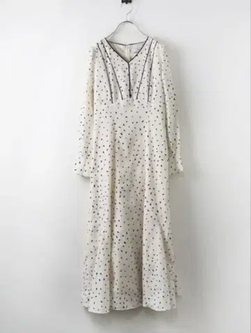 노엘라 원피스 하트 무늬 귀여운 V넥 얼굴 라인 슬림