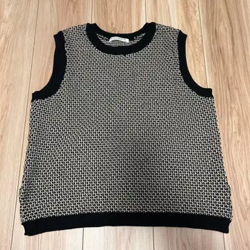 [ 새상품급 ] 뷰티 앤 유스 자카드 슬리브리스 니트