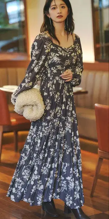 [ 새상품 ] 코코딜 셔링 티어드 플라워 원피스