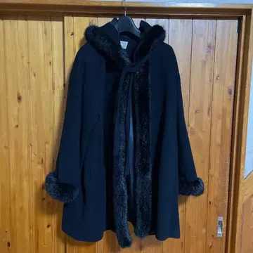 후드 부착 블랙 울 코트 사이즈 38