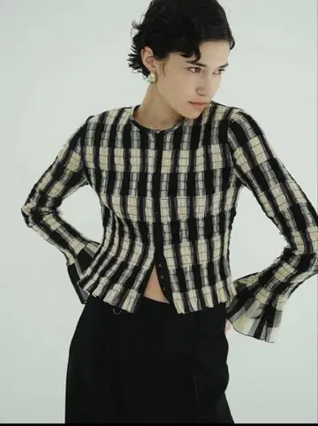 클라네 SHIRRING DESIGN BLOUSE